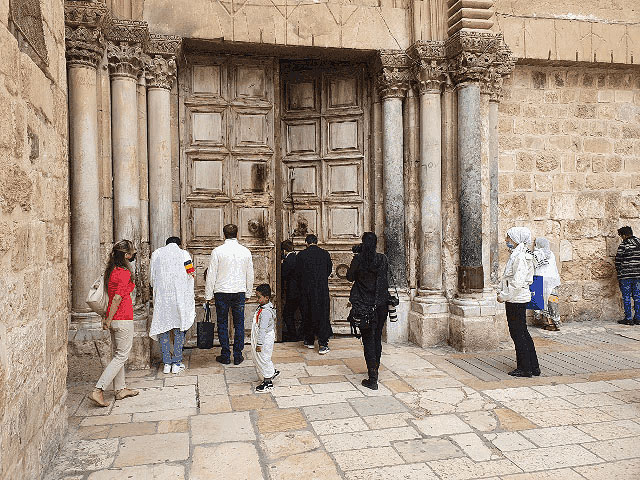 После двухмесячного карантина в Иерусалиме открылся Храм Гроба Господня