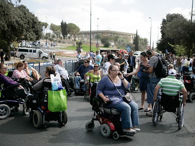 Демонстрации инвалидов: блокировано движение в районе развязки Шфаим