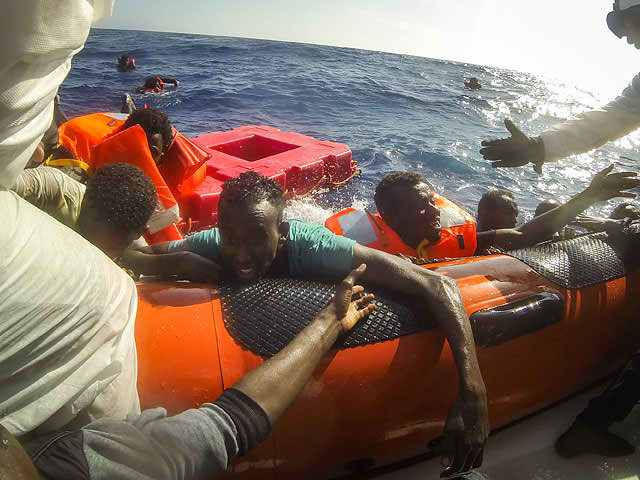 Крушение судна с нелегалами у берегов Туниса: количество жертв возросло до 46