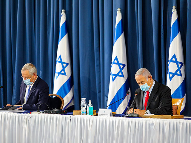 "Ликуд" и "Кахоль Лаван" начинают переговоры об изменении коалиционных соглашений