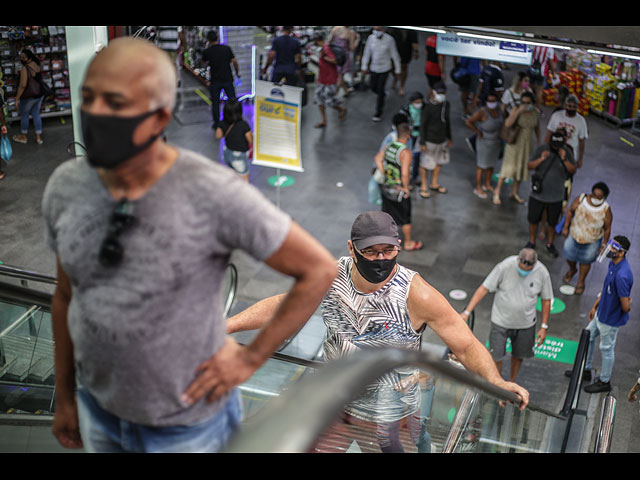 Смягчение карантина на фоне рекордной заболеваемости. Фоторепортаж из Рио-де-Жанейро