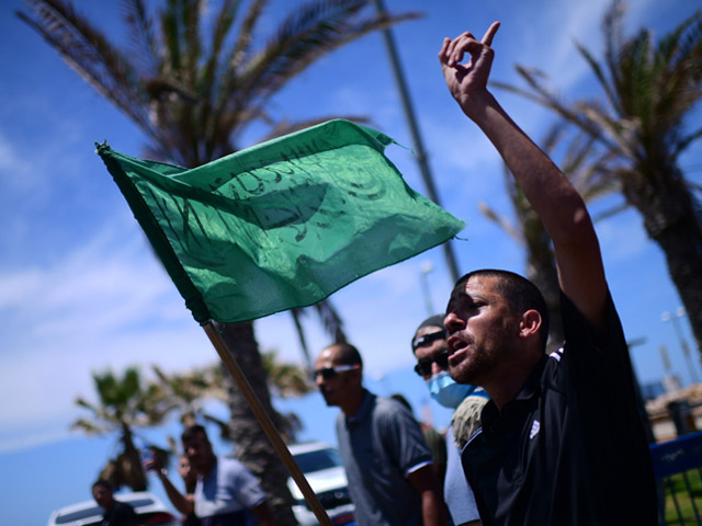 Мусульманский протест в Яффо против планов мэрии по застройке заброшенного кладбища. Фоторепортаж