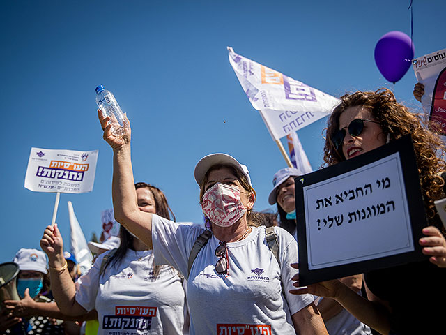Социальные работники перекрыли перекресток Азриэли в Тель-Авиве