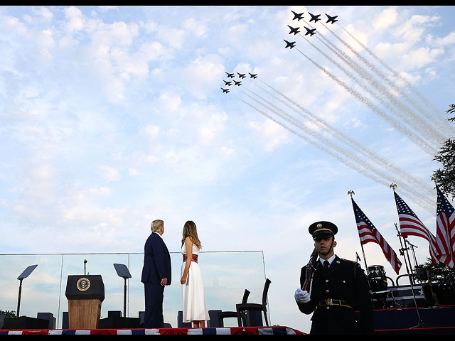 День независимости США, Вашингтон-2020: парад ВВС, салют и сожжение американского флага