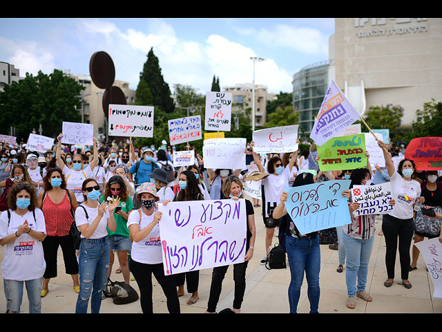 Акция протеста соцработников в Тель-Авиве в день начала забастовки. Фоторепортаж