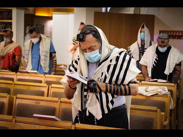 Правительство отклонило рекомендацию о закрытии синагог, ужесточив ограничения по числу молящихся