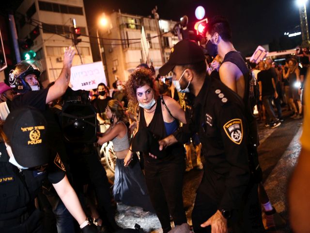 Беспорядки в Тель-Авиве: демонстранты перекрывают шоссе, есть задержанные
