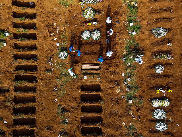 Вид с воздуха на кладбище Вила-Формоза, Сан-Паулу, Бразилия
