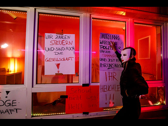 Бордели Гамбурга протестуют против карантина. Фоторепортаж