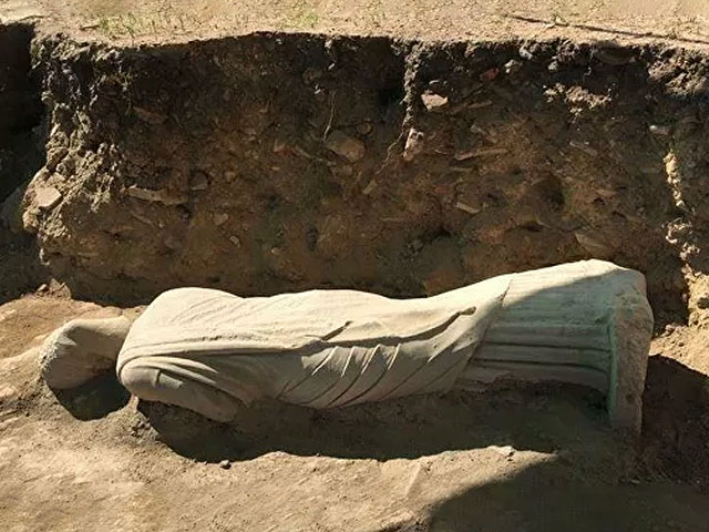 На юге Турции найдена 1700-летняя статуя женщины