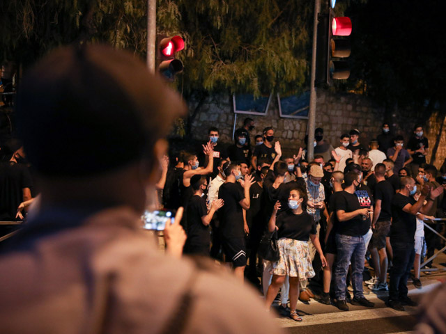 Митинг против Нетаниягу в Иерусалиме: медитация и столкновения. Фоторепортаж