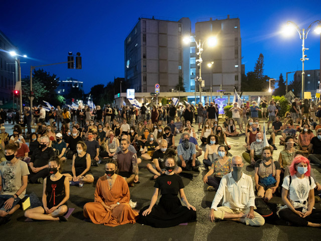 Митинг против Нетаниягу в Иерусалиме: медитация и столкновения. Фоторепортаж