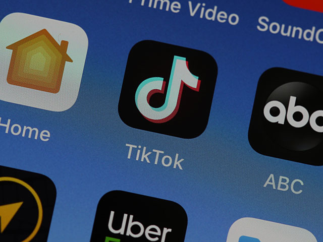 Трамп подписал указ о запрете на сделки с компанией, владеющей соцсетью TikTok