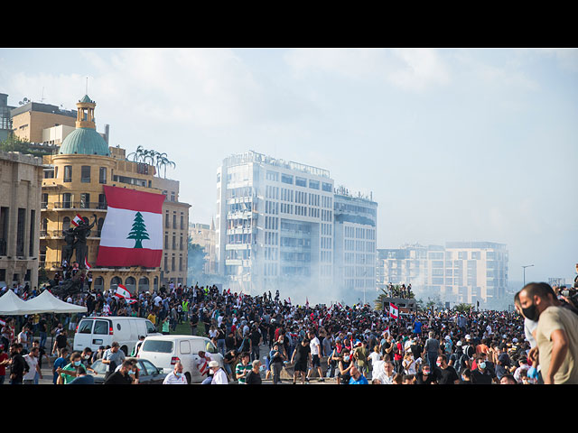 "Смерть повинным в катастрофе": массовый протест в Бейруте. Фоторепортаж