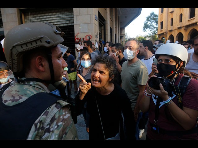 "Смерть повинным в катастрофе": массовый протест в Бейруте. Фоторепортаж