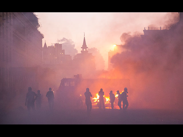 "Смерть повинным в катастрофе": массовый протест в Бейруте. Фоторепортаж