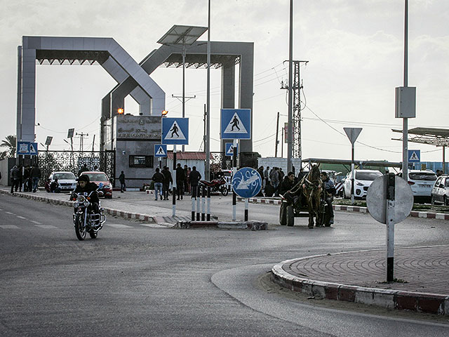 В ответ на возобновление огненного террора Израиль закрыл КПП "Керем Шалом" на границе с Газой