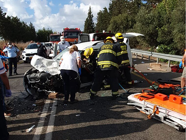 В результате аварии на 4-м шоссе тяжелые травмы получили три человека