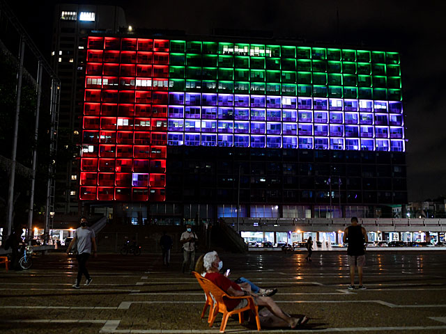Мэрия Тель-Авива окрасилась в цвета флага ОАЭ