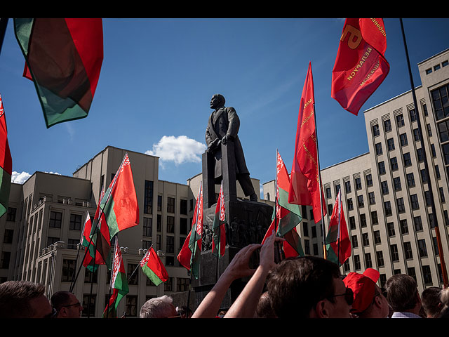 Акции оппозиции и сторонников Лукашенко в Минске. Фоторепортаж