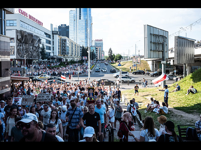 Акции оппозиции и сторонников Лукашенко в Минске. Фоторепортаж