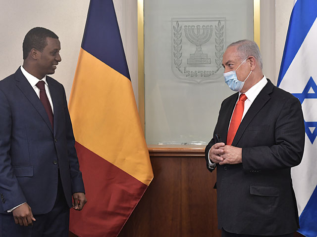 Премьер-министр Биньямин Нетаниягу встретился в своей канцелярии в Иерусалиме с председателем кабинета министров Чада Абделькаримом Деби