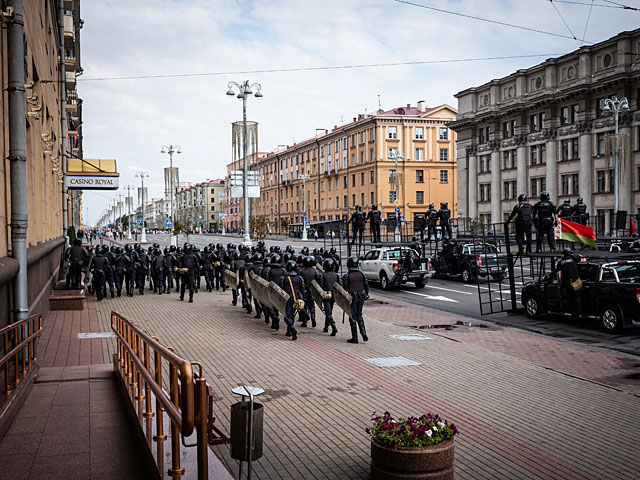 Протесты в Минске: сотни задержанных, закрыто метро, отключен интернет