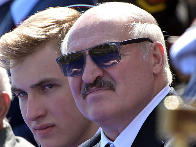 Лукашенко закрывает границу с Польшей и Литвой и призывает женщин "не беспокоиться"