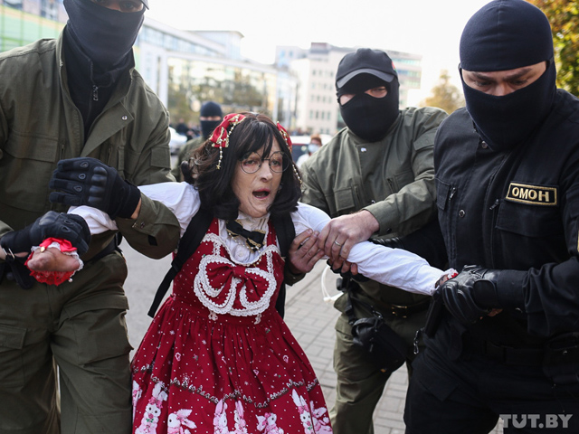 Правозащитный центр "Весна": в Минске задержаны более 300 человек
