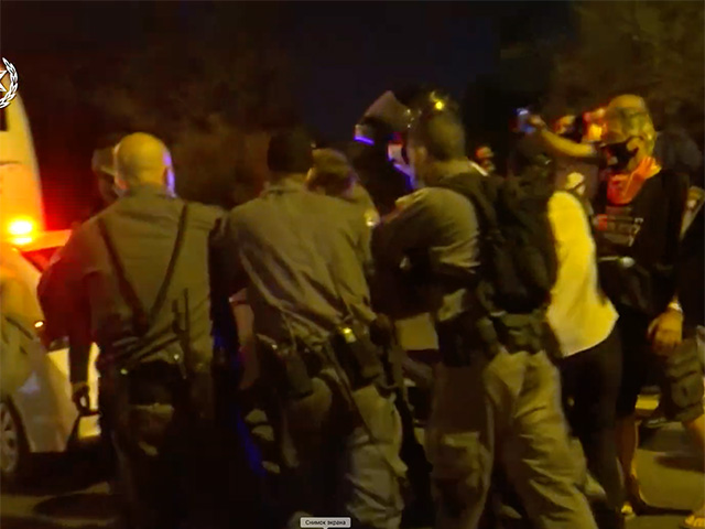 В центре Иерусалима задержан водитель, представлявший опасность для демонстрантов. ВИДЕО