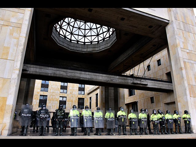 "День мира" в столице Колумбии. Фоторепортаж с акции протеста