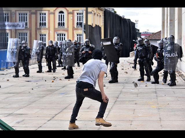 "День мира" в столице Колумбии. Фоторепортаж с акции протеста