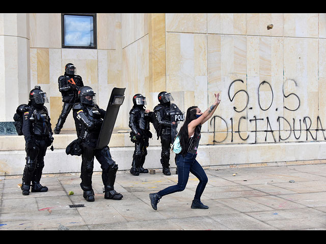 "День мира" в столице Колумбии. Фоторепортаж с акции протеста