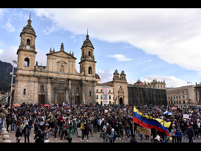 "День мира" в столице Колумбии. Фоторепортаж с акции протеста