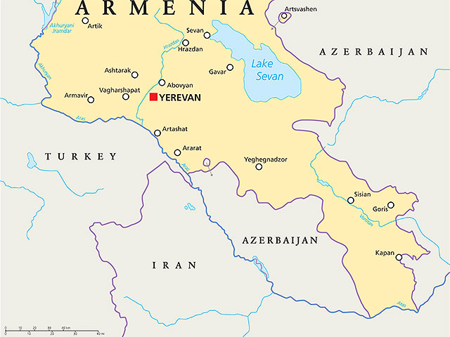 СМИ: Иран концентрирует войска на границе Азербайджана