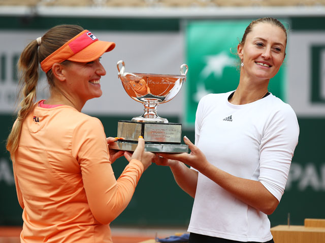 Кристина Младенович и Тимеа Бабош стали победительницами Открытого чемпионата Франции