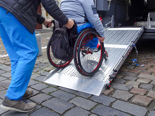Правительство одобрило законопроект об одноразовой помощи инвалидам