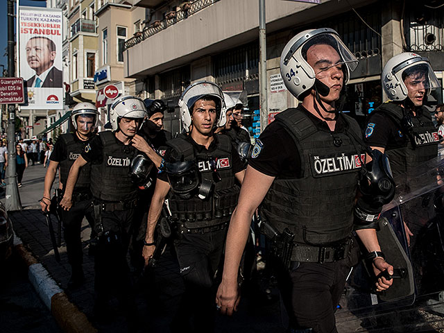 В Турции возобновились массовые аресты "гюленистов"