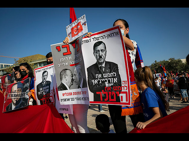 Акция протеста армянской общины против войны в Нагорном Карабахе. Фоторепортаж