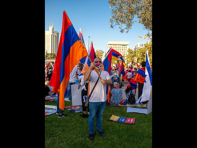 Акция протеста армянской общины против войны в Нагорном Карабахе. Фоторепортаж