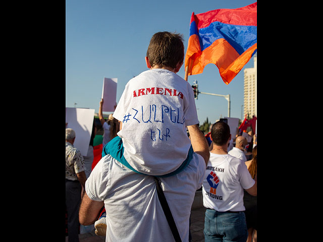 Акция протеста армянской общины против войны в Нагорном Карабахе. Фоторепортаж