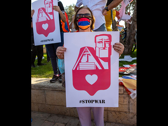 Акция протеста армянской общины против войны в Нагорном Карабахе. Фоторепортаж