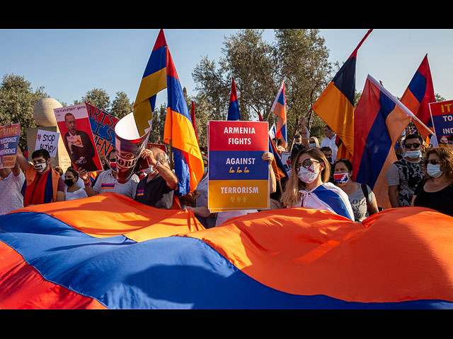 Акция протеста армянской общины против войны в Нагорном Карабахе. Фоторепортаж