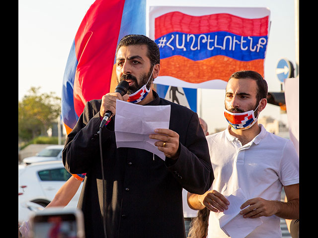 Акция протеста армянской общины против войны в Нагорном Карабахе. Фоторепортаж