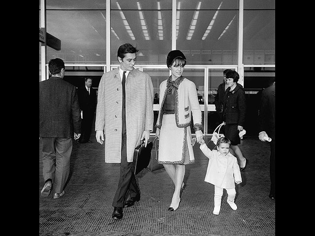 С женой Натали и 15-месячным сыном Энтони, 1965 год