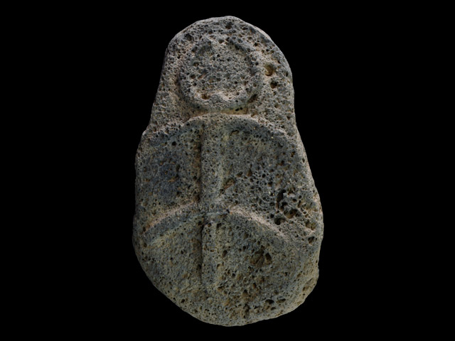 Камень с похожей фигурой в 2019 году нашли на надгробной плите при раскопках в Тель Бейт-Сайде