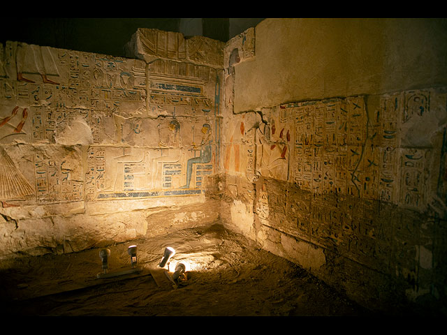 Внутри гробницы на археологическом участке Саккара, в 30 километрах к югу от Каира, Египет