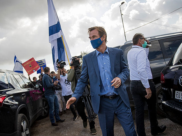"Антисемиты, возвращайтесь домой": представителю Евросоюза не позволили сделать заявление в Гиват а-Матос
