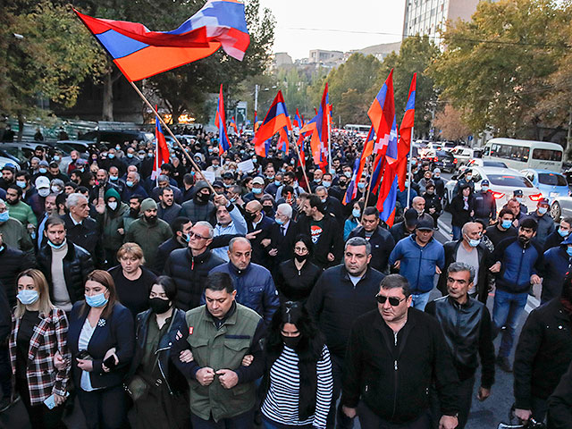 В Ереване продолжаются митинги против Пашиняна