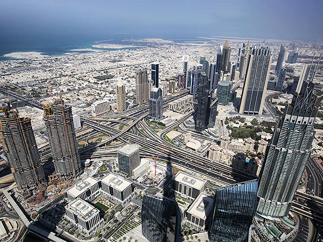 Вид на Абу Даби из небоскреба Burj Khalifa